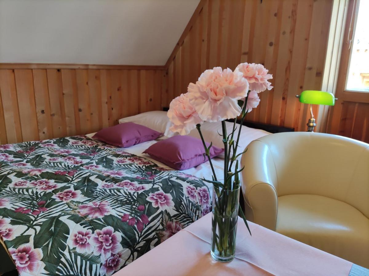 コシチェリスコ Zakatek Pod Smrekami Bed & Breakfast エクステリア 写真