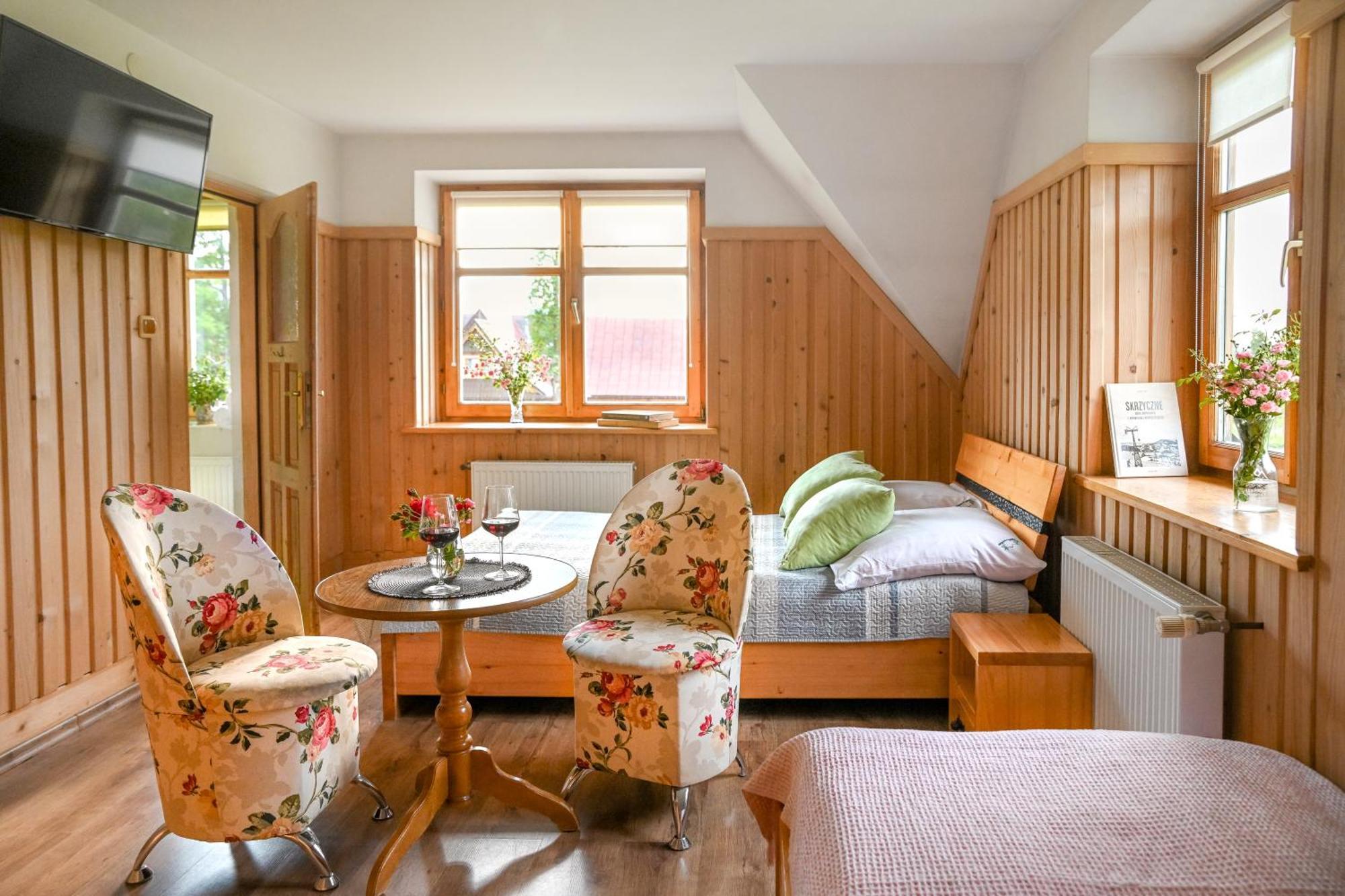 コシチェリスコ Zakatek Pod Smrekami Bed & Breakfast エクステリア 写真