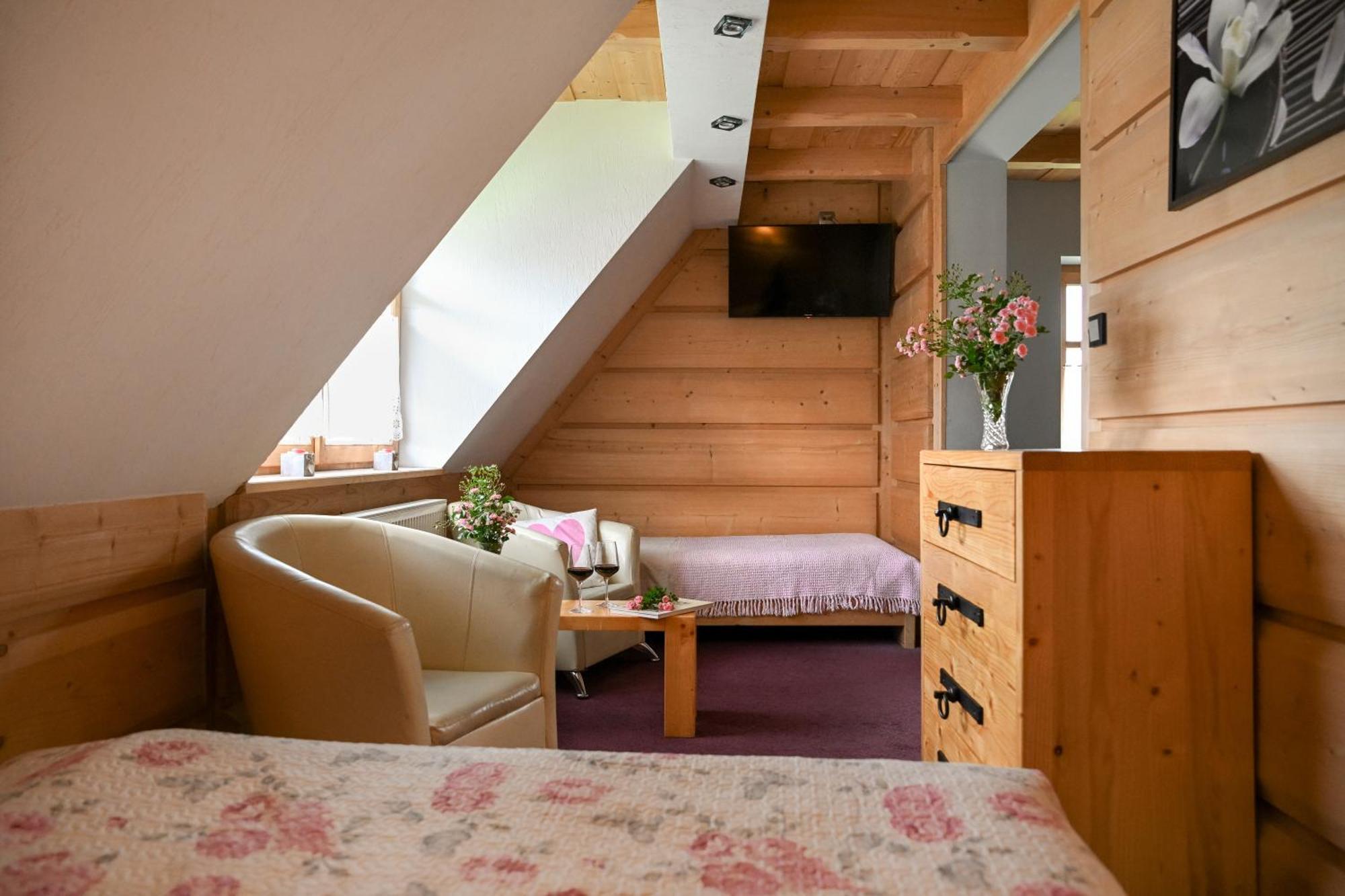 コシチェリスコ Zakatek Pod Smrekami Bed & Breakfast エクステリア 写真