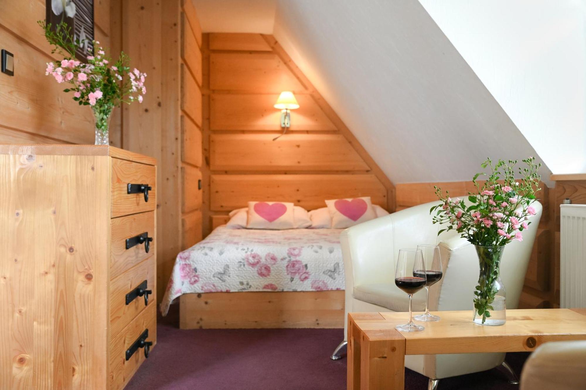 コシチェリスコ Zakatek Pod Smrekami Bed & Breakfast エクステリア 写真